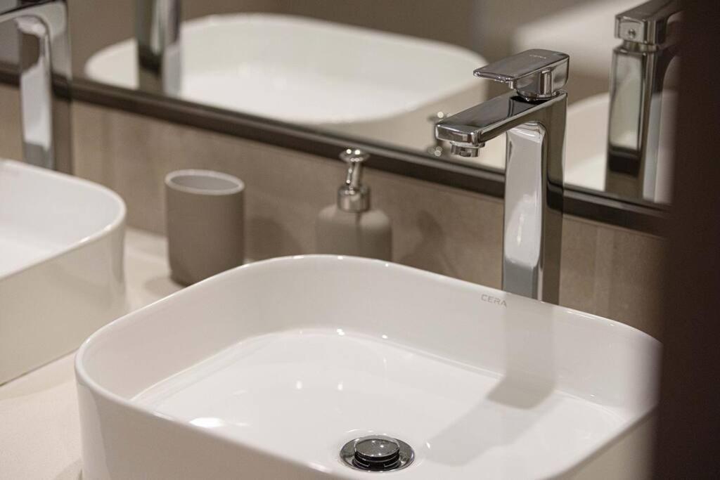 Ferienwohnung Chic 2 Bed Near Trade Centre With 5 Star Amenities Dubai Exterior foto